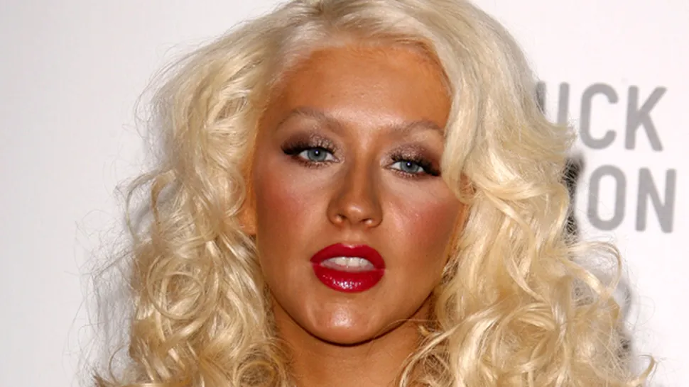 Christina Aguilera, mai voluptuoasă şi mai portocalie