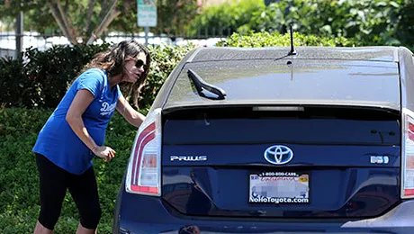 Însărcinată, Mila Kunis se ceartă cu paparazzi