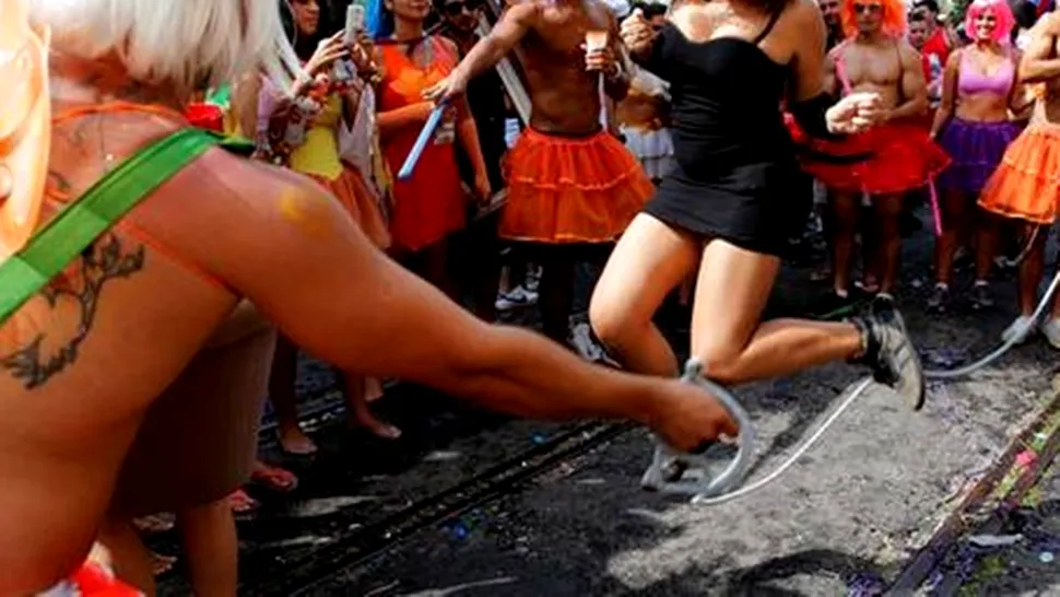 Munți de gunoaie și miros pestilențial la Rio, după Carnaval