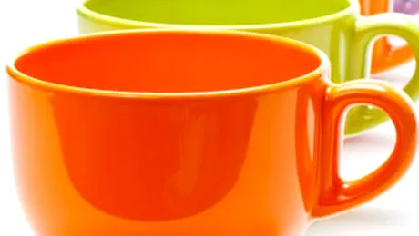 Ciocolata caldă, mai gustoasă dacă o bei dintr-o cană portocalie