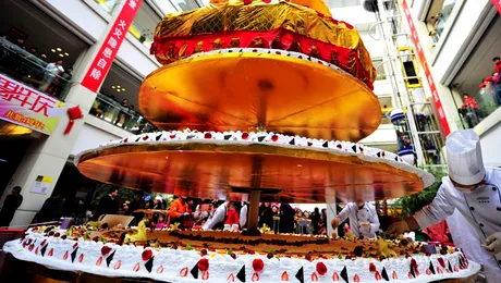 Cel mai înalt tort din lume măsoară 8 metri