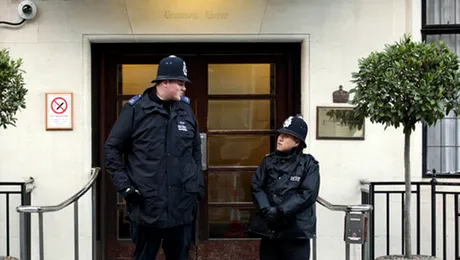 Regina, păzită la spital de… Stan și Bran