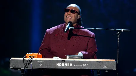 Are 8 copii şi devine tată de tripleţi la 64 de ani! Stevie Wonder abia aşteaptă să-i nască iubita!