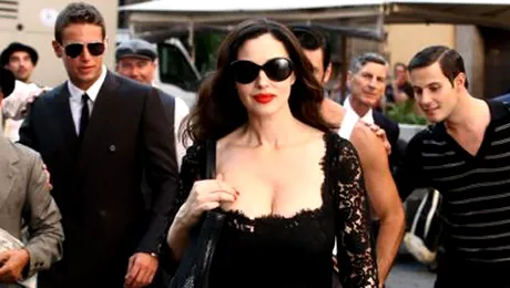 Monica Bellucci pozeaza din nou, dupa doar 6 saptamani de cand a nascut