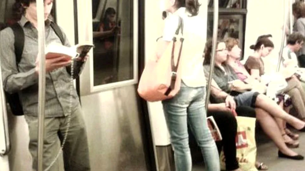 Unii au pus cărți la metrou, alții le-au furat!