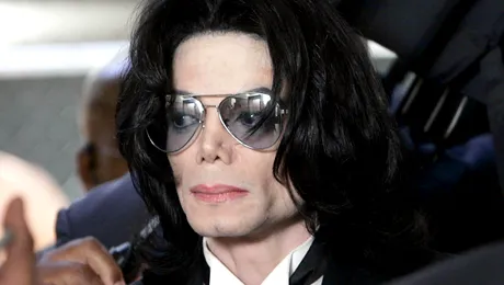 Michael Jackson folosea cosmetice pentru albirea pielii