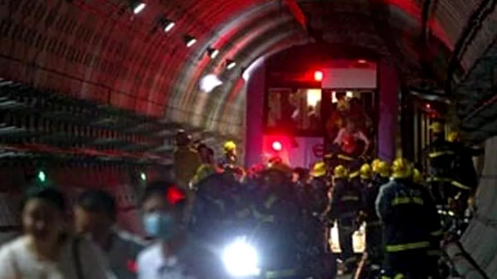 China: Peste 240 de raniti in urma ciocnirii a doua garnituri de metrou