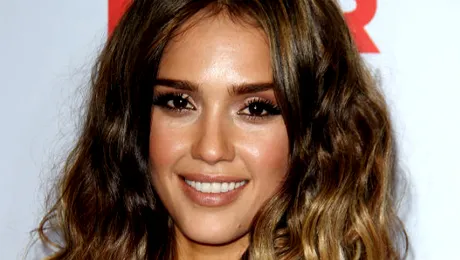 Jessica Alba, despre căsnicie, bani şi încălcarea regulilor, în revista Glamour!