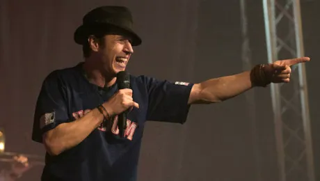 Peste 2.000 de oameni au cântat alături de Zdob şi Zdub la Arenele Romane!