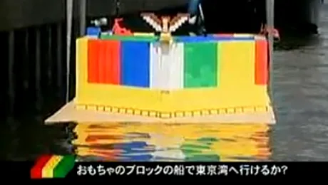 Cat poate pluti o barca din Lego, pe apa? (Video)