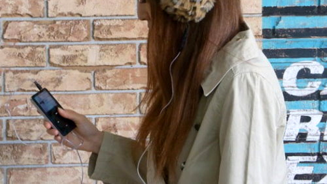 Urechi de plus cu casti