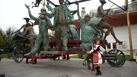 Ţi-o imaginai pe Nadine în costum popular?
