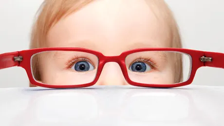 Istoria ochelarilor. Cine a făcut primii ochelari