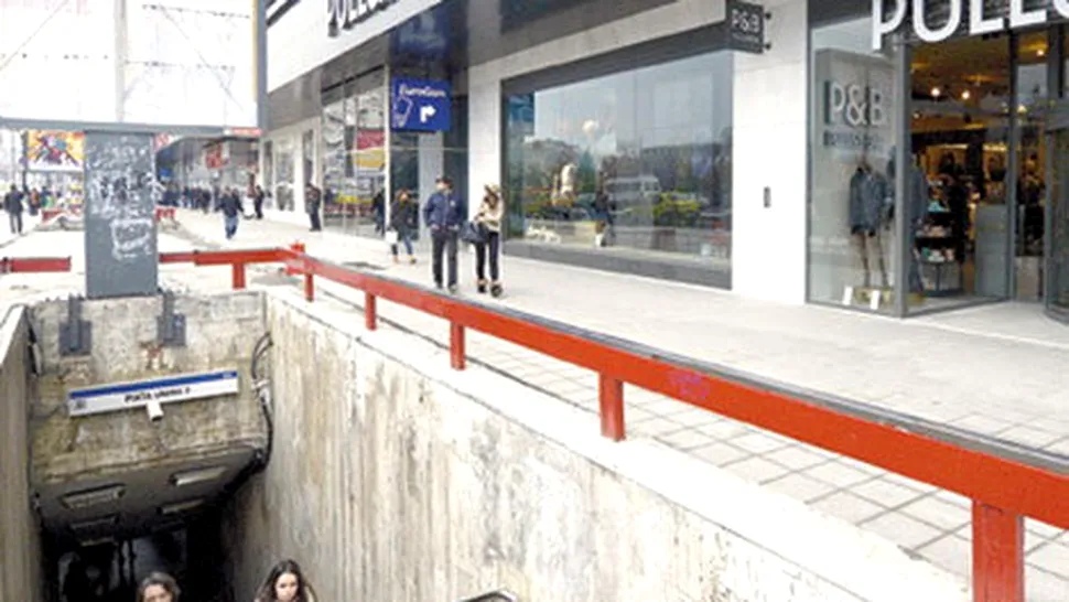 Au început lucrările la pasajul pietonal ce leagă stația de metrou Piața Unirii 2 de magazinul Unirea