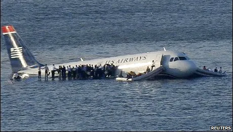 Aterizare fortata pe raul Hudson din New York