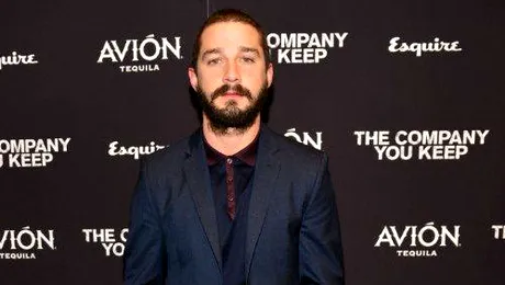 Shia LaBeouf se tratează contra dependenţei de alcool