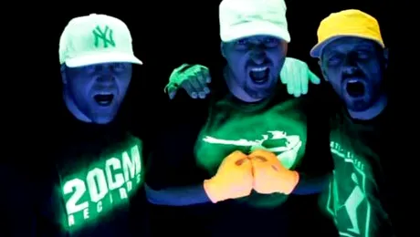 Paraziții spun că „Toate-s la fel” (feat. Dan Lazăr)