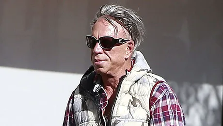 A fost unul dintre cei mai fierbinţi actori! Doar muşchii au mai rămas de el