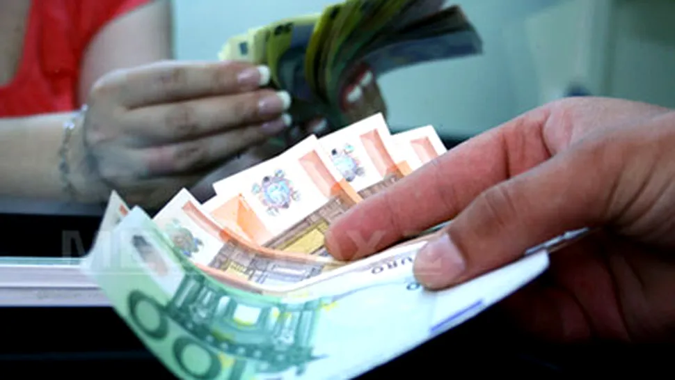 Moneda nationala se depreciaza: 4,28 lei pentru un euro