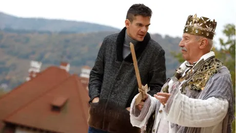 În noul videoclip Vama, Victor Rebengiuc e rege