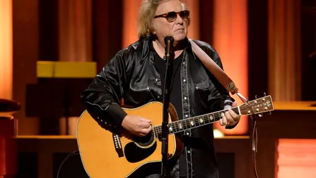 Don McLean, cunoscut pentru hitul „American Pie”, a primit o stea pe Hollywood Walk of Fame (Video)