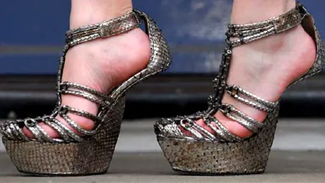 Injecțiile cu colagen în tălpi, noul trend pentru femei