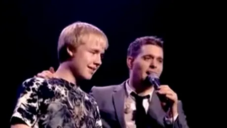 Sam, tânărul care l-a uimit pe Michael Buble cu vocea sa (Video)