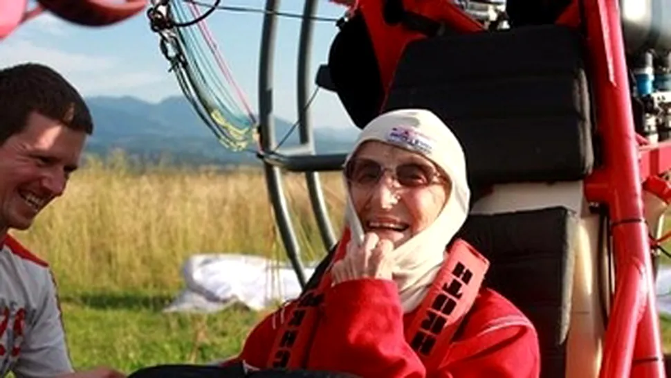 O femeie de 91 de ani a facut bungee jumping, de ziua ei (Video)