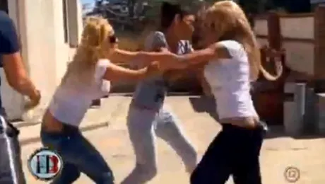 Sânziana şi Tonciu s-au bătut la TV cu scaunele!