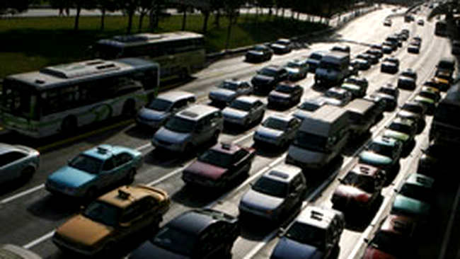 Noua taxa auto deschide usa importurilor de second hand