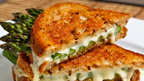 Bărbat arestat pentru că și-a atacat soția cu un sandviș