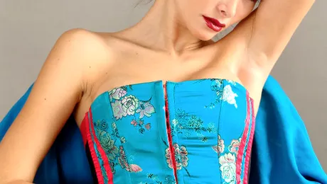 Unei actriţe din România i-au mucegăit sânii