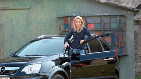 Adela a cîntat în direct pe chat