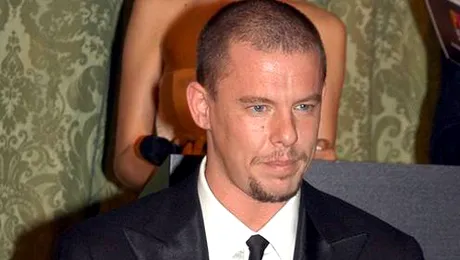 Alexander McQueen a lasat mostenire 80.000 $ cainilor lui