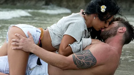 Noapte de amor pasional la „Temptation Island – Insula iubirii”! Concurenţii, în pat cu ispitele – FOTO