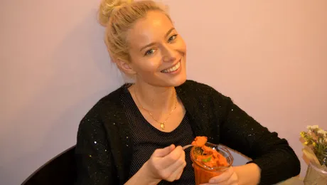 Acesta este desertul raw energizant pe care Laura Cosoi şi-l permite fără probleme!