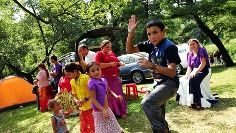 PE va cere statelor UE „sa suspende imediat” expulzarile romilor