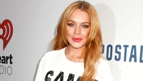 Lindsay Lohan îşi scrie autobiografia