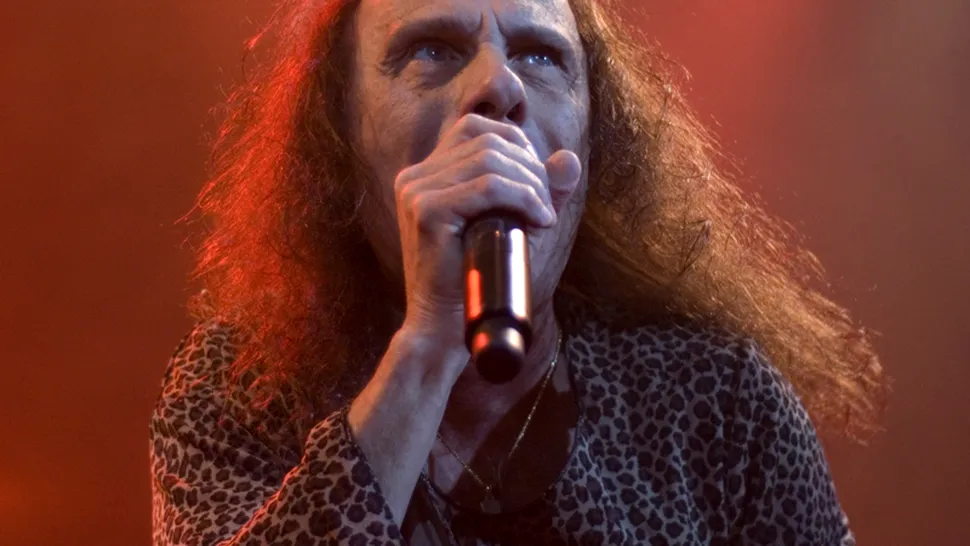 Ronnie James Dio, solistul trupei Black Sabbath, a murit