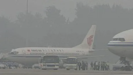 Aeroporturile s-au deschis, dar problemele raman