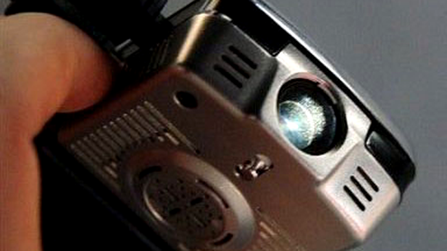 Primul telefon chinezesc cu proiector