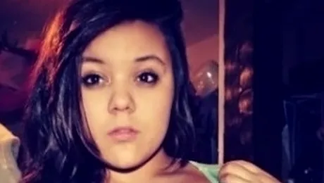 Viralul zilei: O adolescentă mănâncă un tampon folosit! (Video)