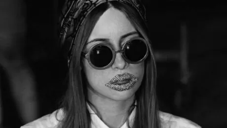 Iulia Albu şi-a luat un “porc de companie”! Foto de senzaţie