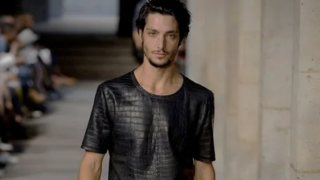 Tricoul de lux ce valorează cât patru mașini