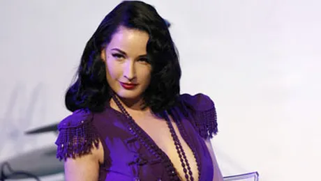 Dita Von Teese se lanseaza in muzica