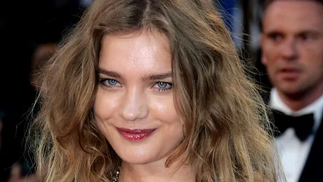 Supermodelul Natalia Vodianova a vândut plăcinte şi banane pe stradă