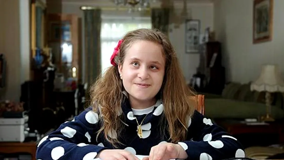 La 10 ani, o fetita oarba a devenit translator in Parlamentul European