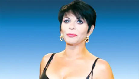 Elena Carstea s-a operat „in rate”