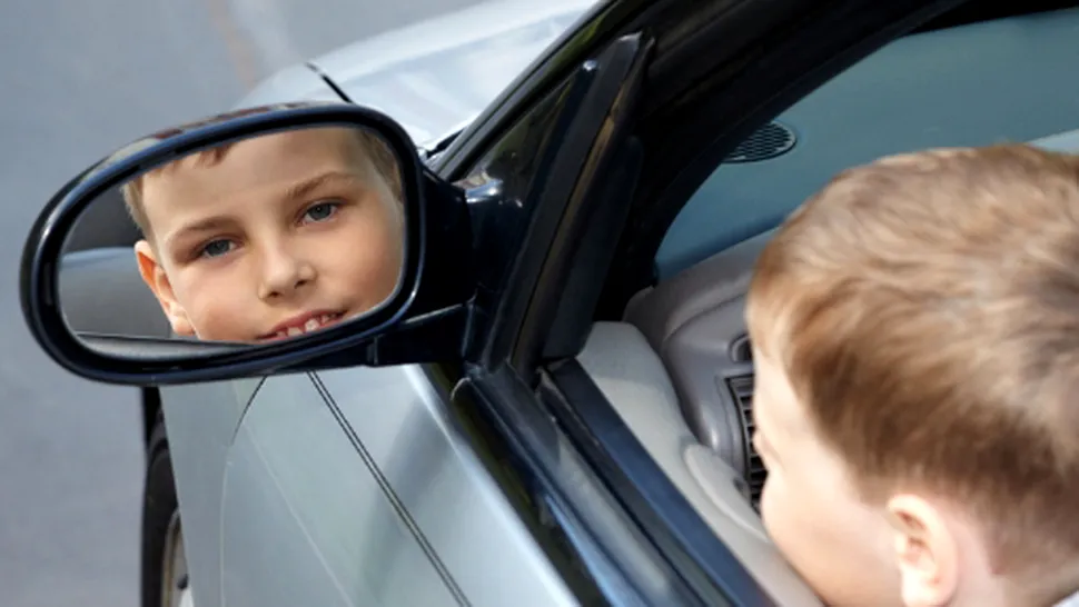 Copil de 6 ani, oprit de poliție în timp ce conducea mașina părinților