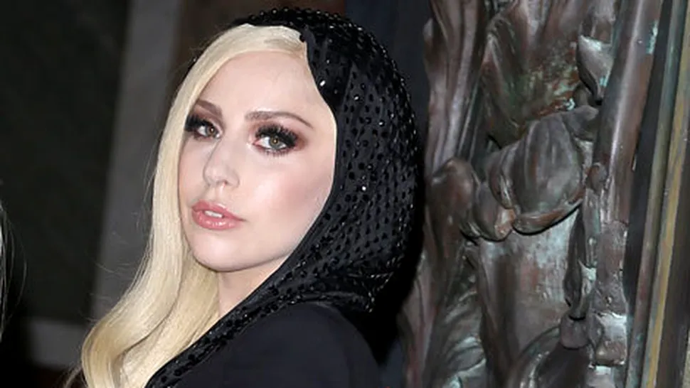Lady Gaga... plină de vomă, între artă și nebunie! (Video)